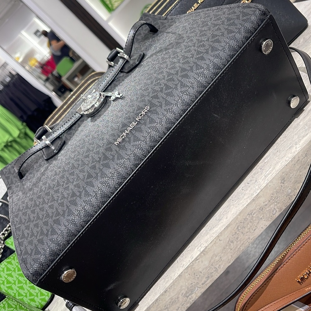 Michael Kors Hamilton Medium Signature Logo Satchel
Black 
NWT - Picture 5 of 16